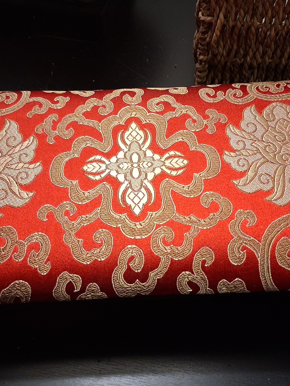 Silk Padded Jewelry Box with 30 Assorted Vintage Earrings - Picture 2 of 10